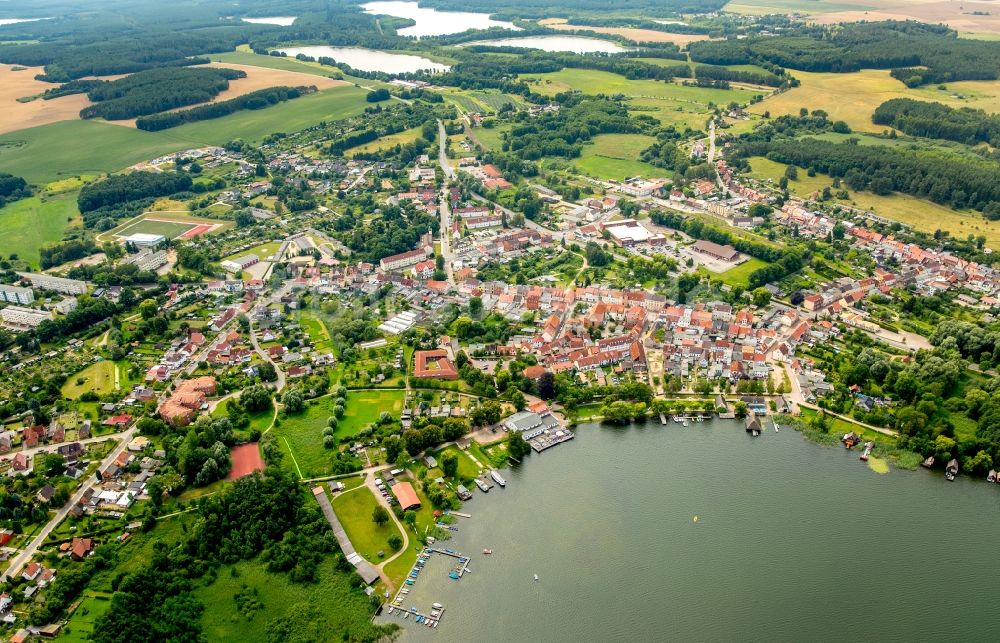 Luftbild Krakow am See - Ortskern am Uferbereich des Krakower See in Krakow am See im Bundesland Mecklenburg-Vorpommern