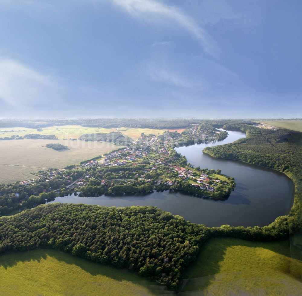 Luftaufnahme Krummensee - Ortskern am Uferbereich des Krummer See in Krummensee im Bundesland Brandenburg