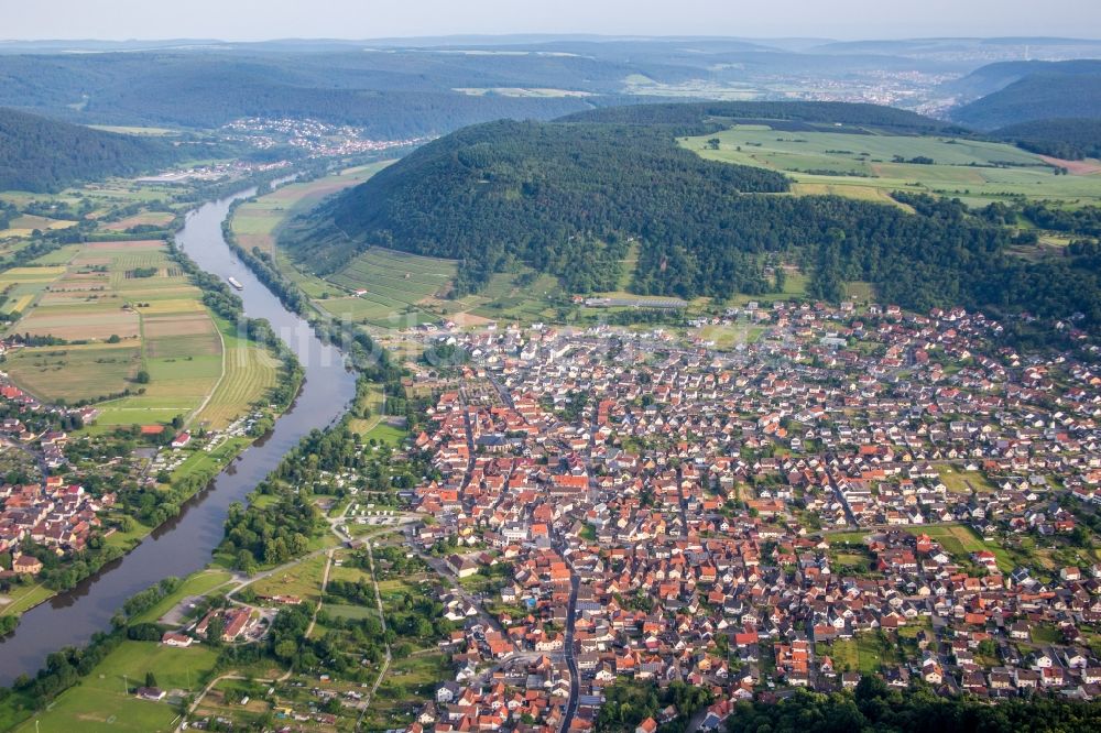 Luftaufnahme Großheubach - Ortskern am Uferbereich des Main - Flußverlaufes in Großheubach im Bundesland Bayern, Deutschland