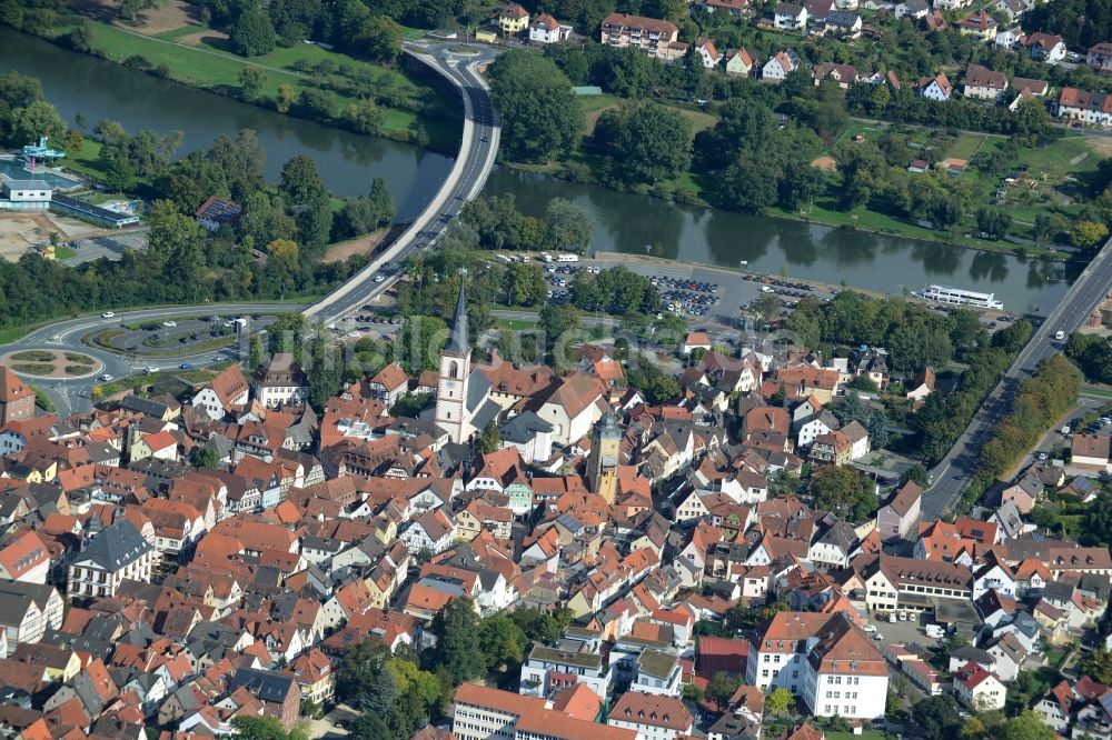 Lohr am Main von oben - Ortskern am Uferbereich des Main - Flußverlaufes in Lohr am Main im Bundesland Bayern