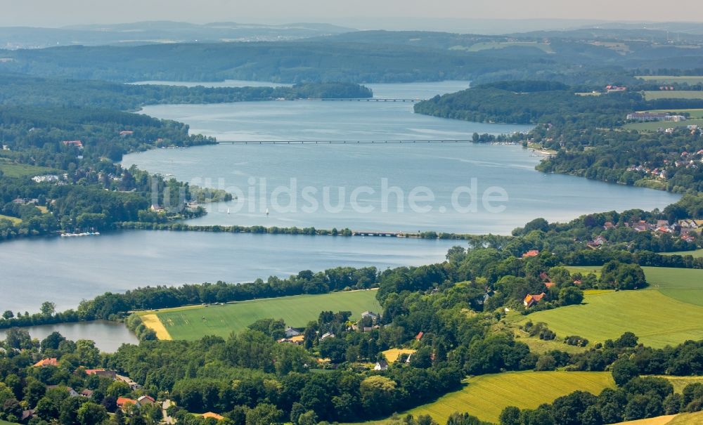 Luftaufnahme Völlinghausen - Ortskern am Uferbereich des Möhnesee in Völlinghausen im Bundesland Nordrhein-Westfalen