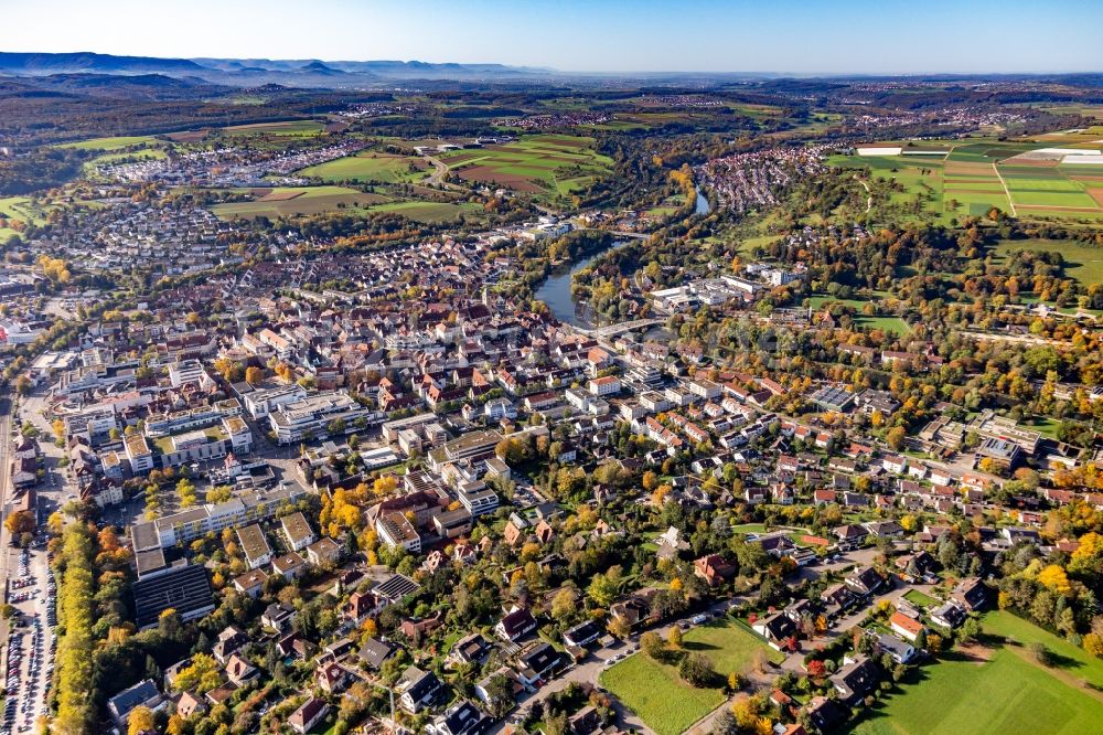 Luftaufnahme Nürtingen - Ortskern am Uferbereich des Neckar - Flußverlaufes in Nürtingen im Bundesland Baden-Württemberg, Deutschland