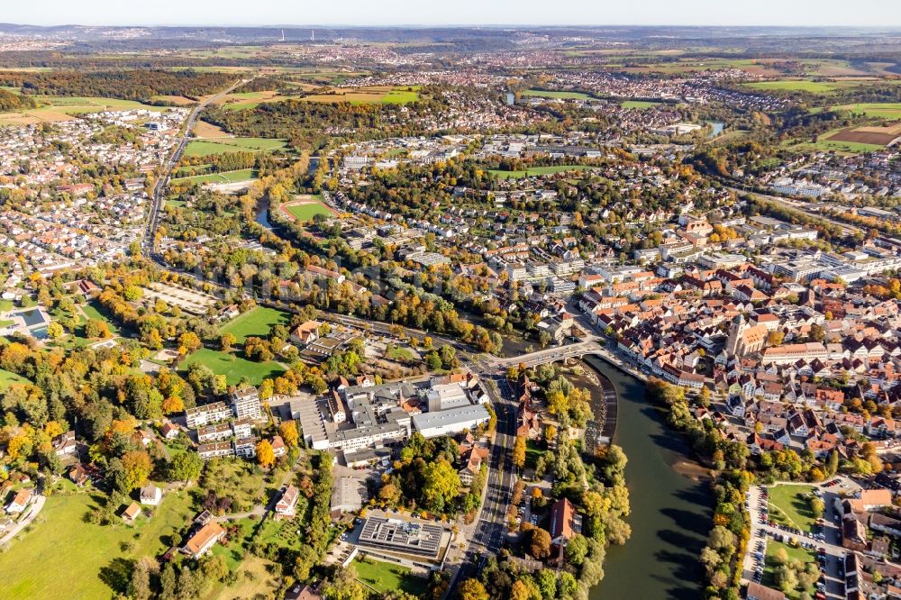 Nürtingen aus der Vogelperspektive: Ortskern am Uferbereich des Neckar - Flußverlaufes in Nürtingen im Bundesland Baden-Württemberg, Deutschland