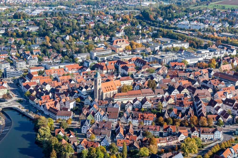 Nürtingen aus der Vogelperspektive: Ortskern am Uferbereich des Neckar - Flußverlaufes in Nürtingen im Bundesland Baden-Württemberg, Deutschland