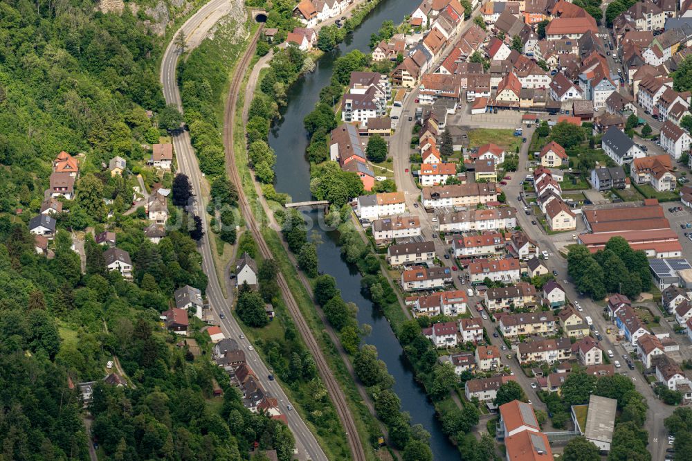 Luftbild Sulz am Neckar - Ortskern am Uferbereich des Neckar - Flußverlaufes in Sulz am Neckar im Bundesland Baden-Württemberg, Deutschland