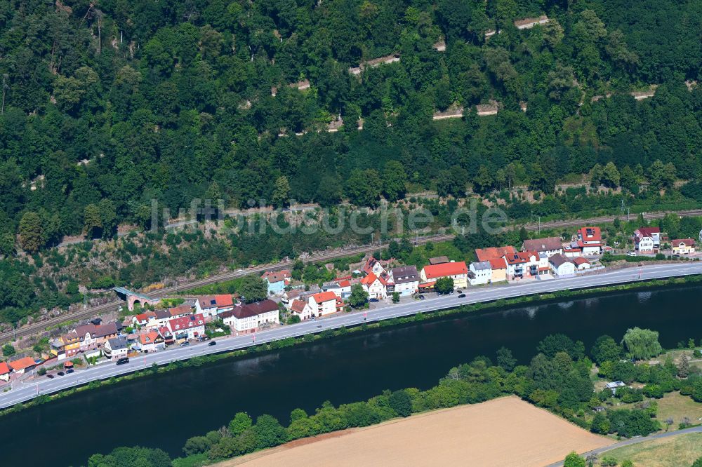 Luftbild Zwingenberg - Ortskern am Uferbereich des Neckar - Flußverlaufes in Zwingenberg im Bundesland Baden-Württemberg, Deutschland