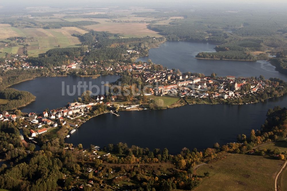 Luftbild Lychen - Ortskern am Uferbereich des Oberofuhl See - Nesselpfuhl - Stadtsee in Lychen im Bundesland Brandenburg