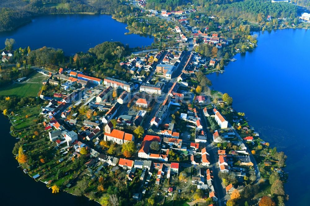 Luftbild Lychen - Ortskern am Uferbereich des Oberofuhl See - Nesselpfuhl - Stadtsee in Lychen im Bundesland Brandenburg