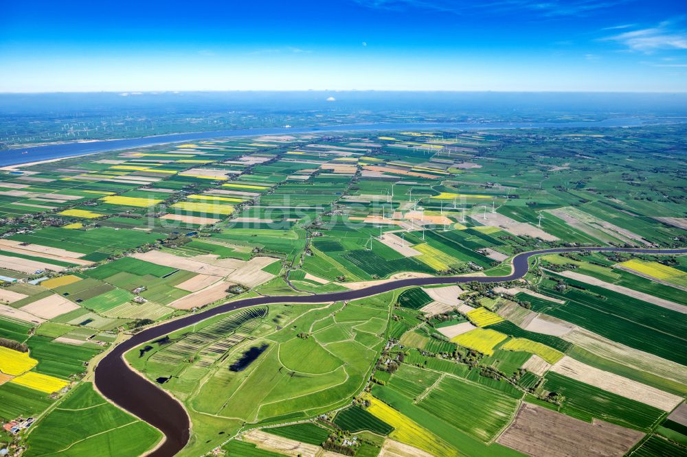 Geversdorf von oben - Ortskern am Uferbereich des Oste - Flußverlaufes in Geversdorf im Bundesland Niedersachsen, Deutschland