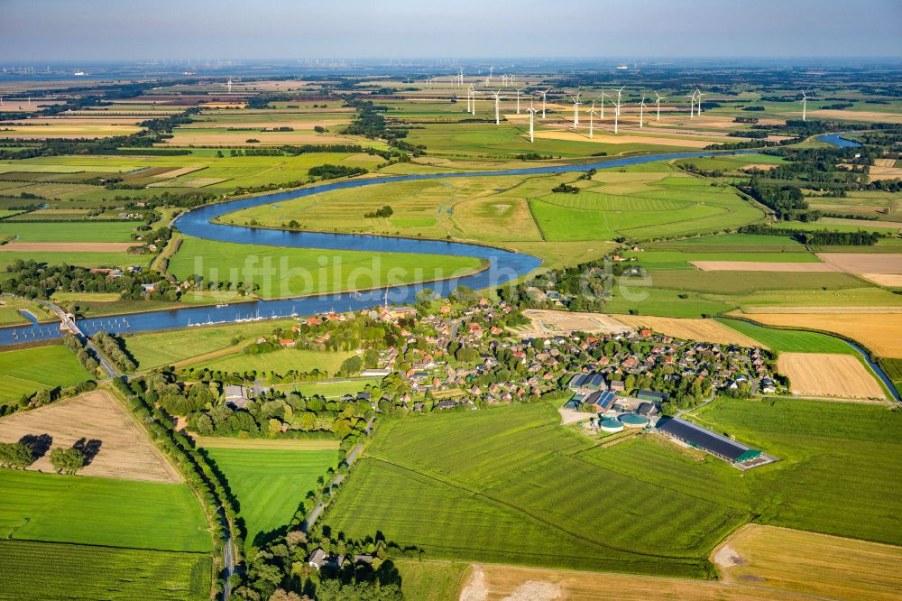 Geversdorf von oben - Ortskern am Uferbereich des Oste - Flußverlaufes in Geversdorf im Bundesland Niedersachsen, Deutschland