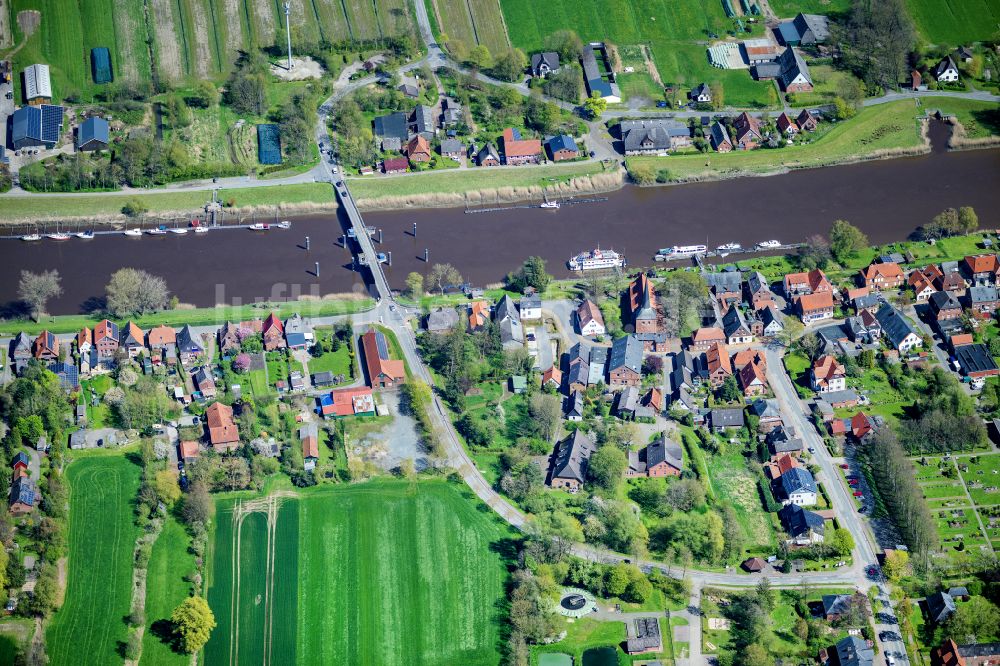 Oberndorf von oben - Ortskern am Uferbereich der Oste- Flußverlaufes in Oberndorf im Bundesland Niedersachsen, Deutschland