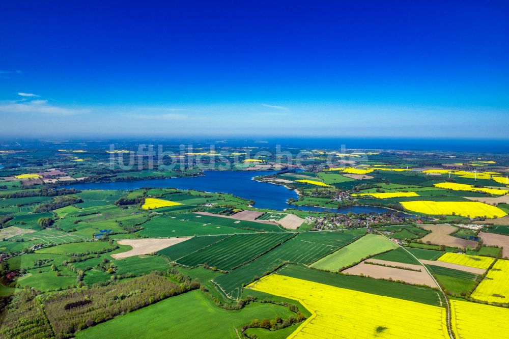 Stoltenberg von oben - Ortskern am Uferbereich des Passader See in Stoltenberg im Bundesland Schleswig-Holstein, Deutschland