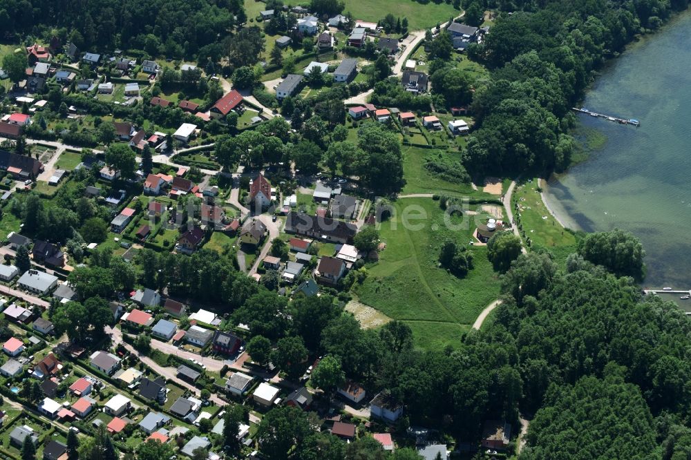 Zislow von oben - Ortskern am Uferbereich des Plauer See in Zislow im Bundesland Mecklenburg-Vorpommern