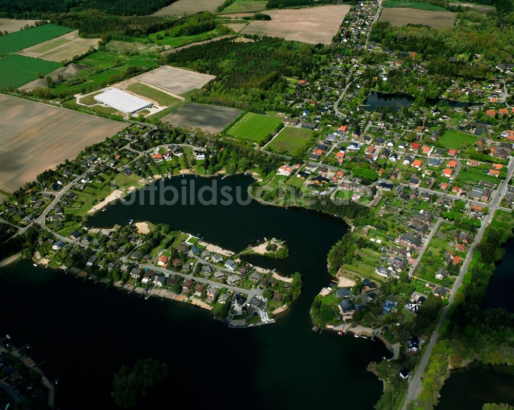 Güster aus der Vogelperspektive: Ortskern am Uferbereich des Prüßsee in Güster im Bundesland Schleswig-Holstein, Deutschland