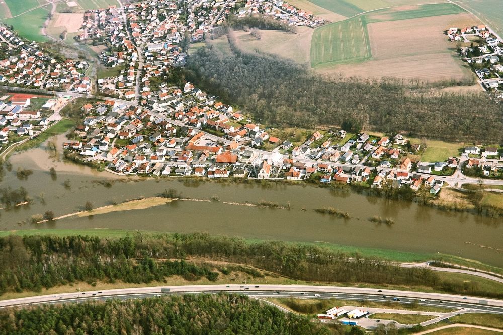 Luftaufnahme Zeitlarn - Ortskern am Uferbereich des Regen - Flußverlaufes in Zeitlarn im Bundesland Bayern, Deutschland