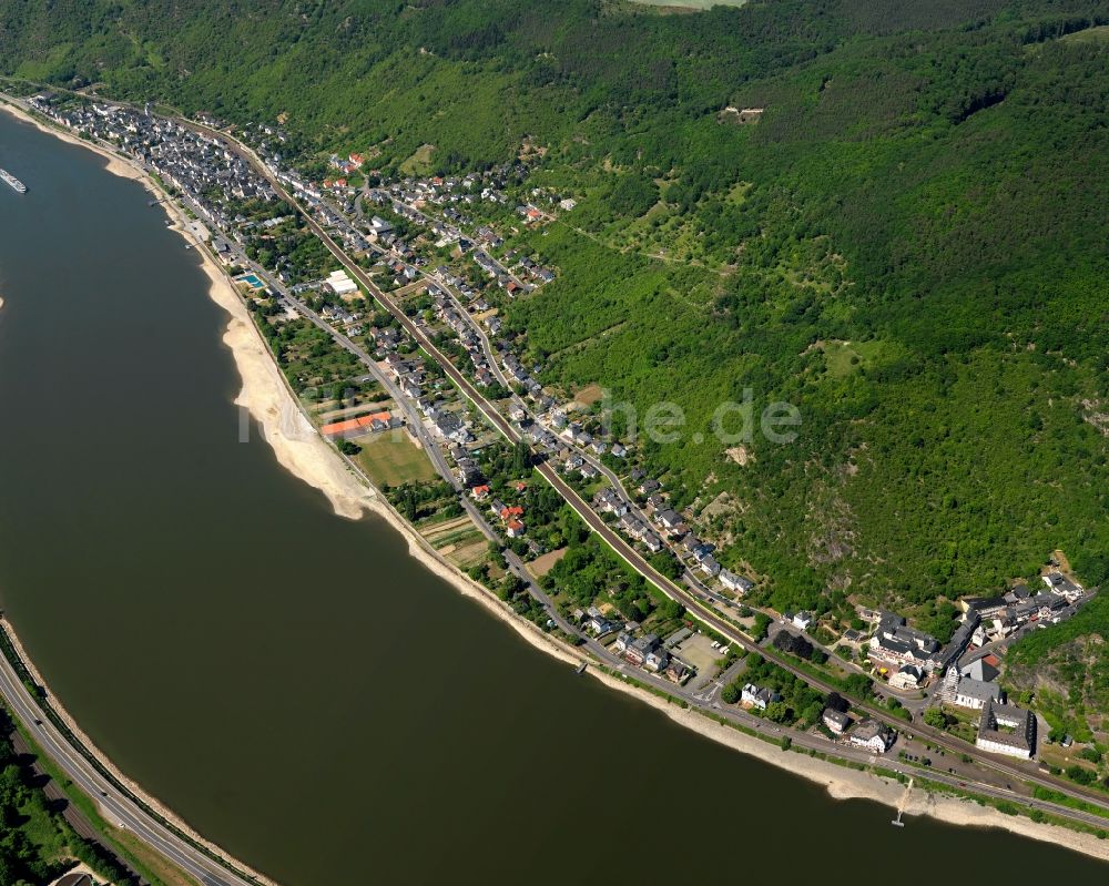 Kamp-Bornhofen von oben - Ortskern am Uferbereich des Rhein - Flußverlaufes in Bad Salzig, Boppard im Bundesland Rheinland-Pfalz