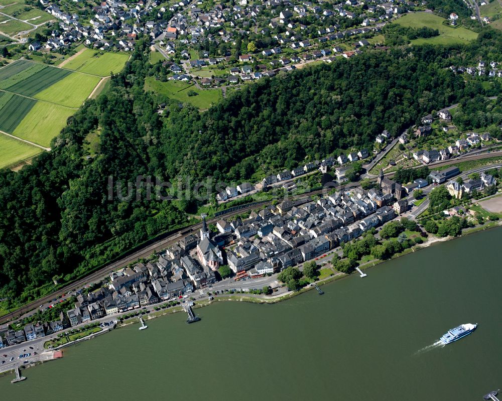 Biebernheim aus der Vogelperspektive: Ortskern am Uferbereich des Rhein - Flußverlaufes in Biebernheim im Bundesland Rheinland-Pfalz, Deutschland