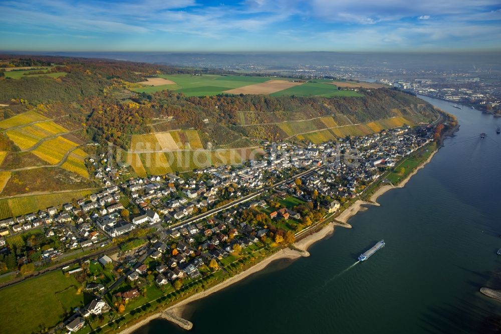 Leutesdorf aus der Vogelperspektive: Ortskern am Uferbereich des Rhein - Flußverlaufes in Leutesdorf im Bundesland Rheinland-Pfalz