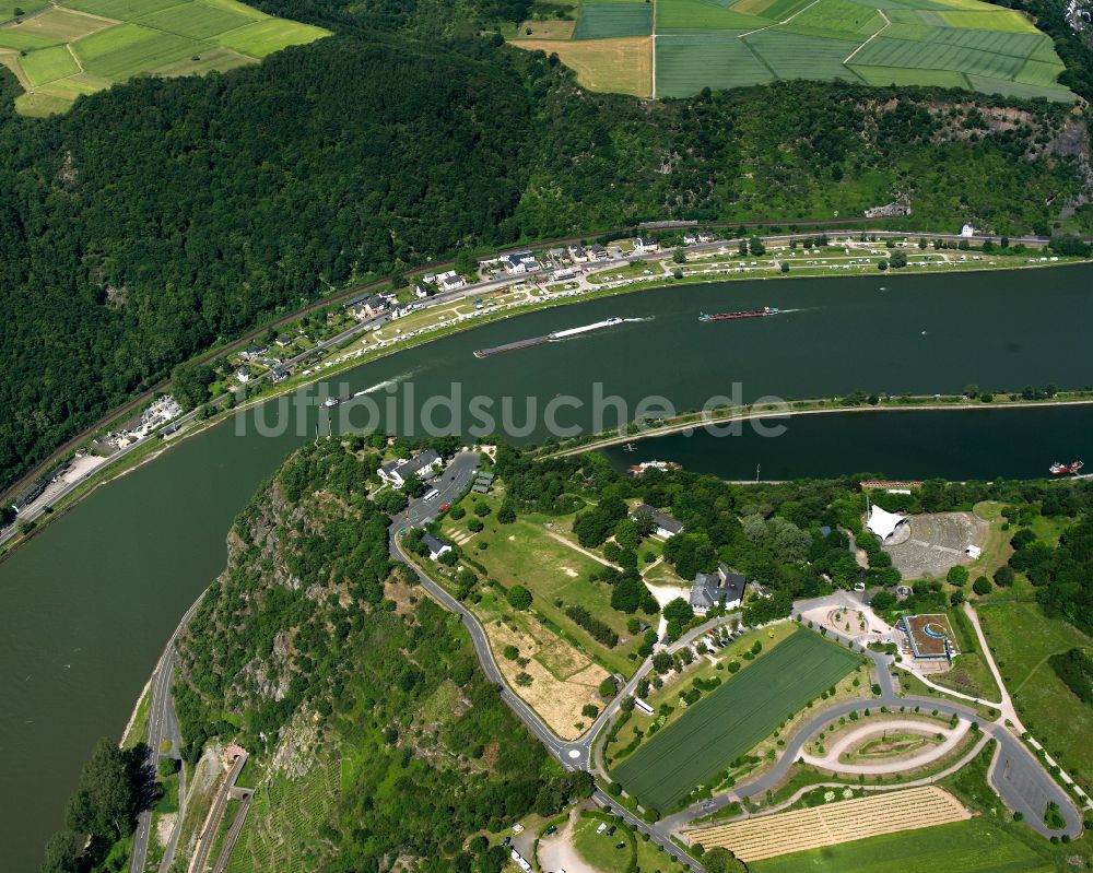 Luftbild An der Loreley - Ortskern am Uferbereich des Rhein - Flußverlaufes in An der Loreley im Bundesland Rheinland-Pfalz, Deutschland