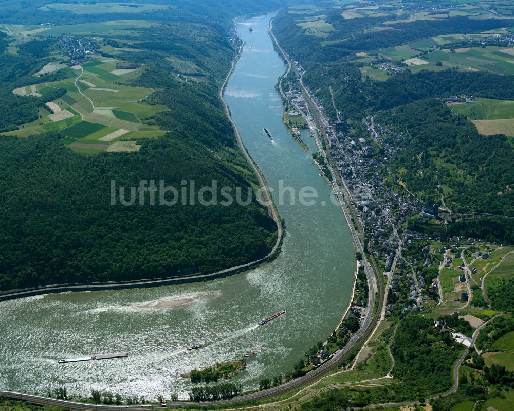 Luftbild Oberwesel - Ortskern am Uferbereich des Rhein - Flußverlaufes in Oberwesel im Bundesland Rheinland-Pfalz, Deutschland