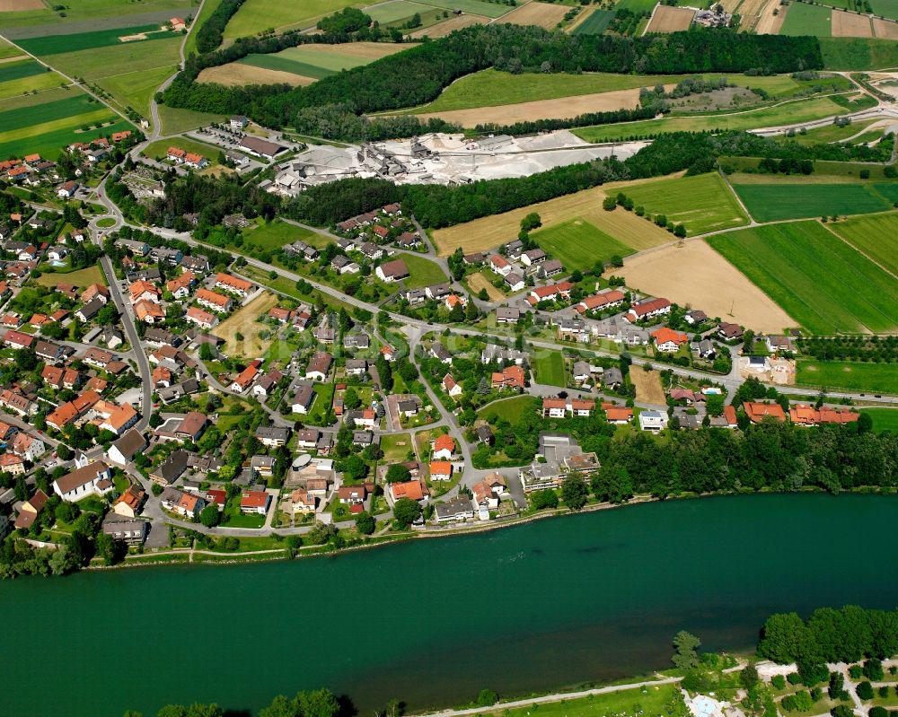 Rheinheim aus der Vogelperspektive: Ortskern am Uferbereich des Rhein - Flussverlaufes in Rheinheim im Bundesland Baden-Württemberg, Deutschland