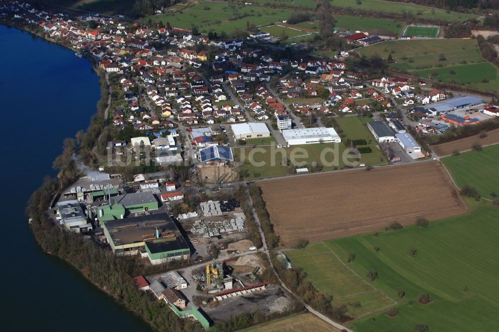 Wallbach aus der Vogelperspektive: Ortskern am Uferbereich des Rhein - Flussverlaufes in Wallbach im Bundesland Baden-Württemberg, Deutschland