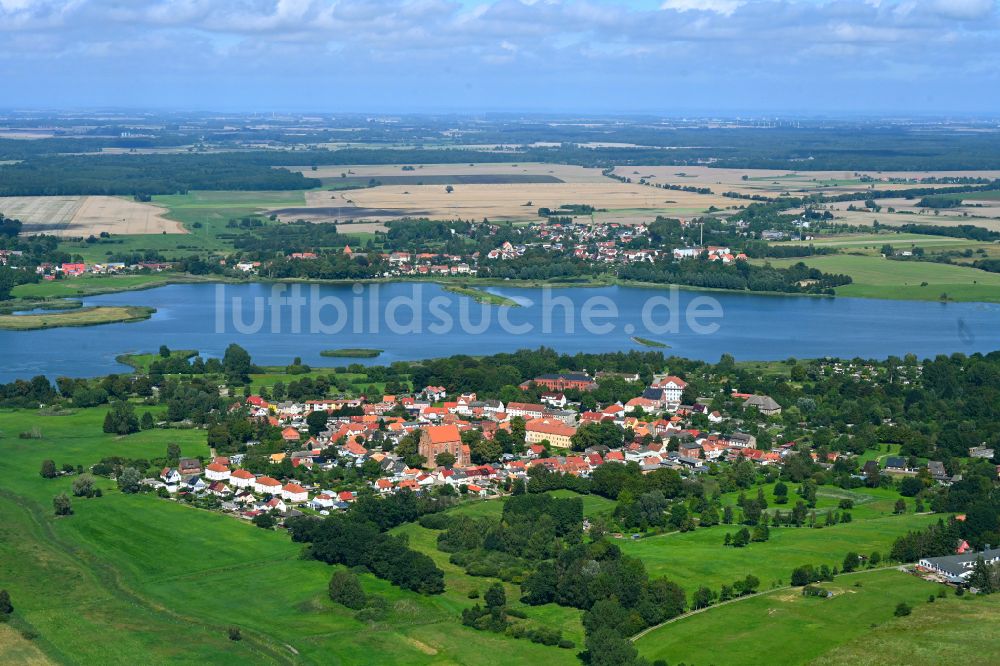 Franzburg aus der Vogelperspektive: Ortskern am Uferbereich Richtenberger See in Franzburg im Bundesland Mecklenburg-Vorpommern, Deutschland