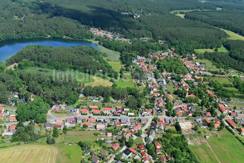 Luftbild Stechlin - Ortskern am Uferbereich des Roofensee in Stechlin im Bundesland Brandenburg, Deutschland