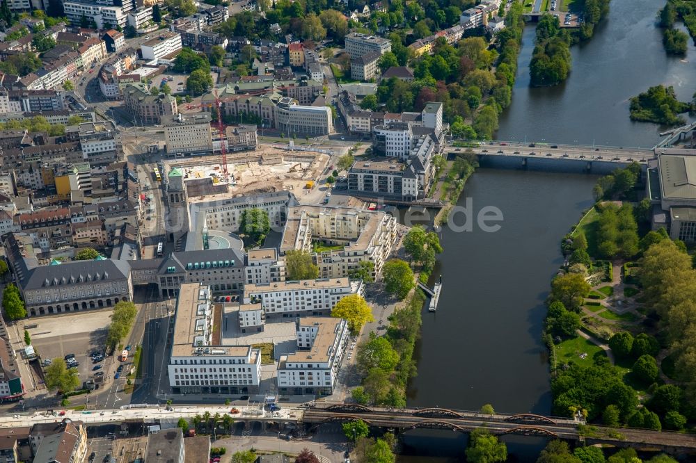 Mülheim an der Ruhr aus der Vogelperspektive: Ortskern am Uferbereich des Ruhr - Flußverlaufes in Mülheim an der Ruhr im Bundesland Nordrhein-Westfalen