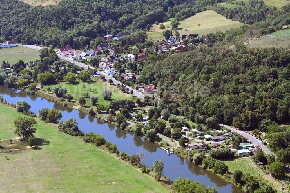 Kloschwitz aus der Vogelperspektive: Ortskern am Uferbereich des Saale - Flussverlaufes in Kloschwitz im Bundesland Sachsen-Anhalt, Deutschland