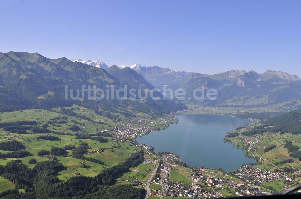 Luftaufnahme Sarnen - Ortskern am Uferbereich des Sarnersee in Sarnen in Schweiz