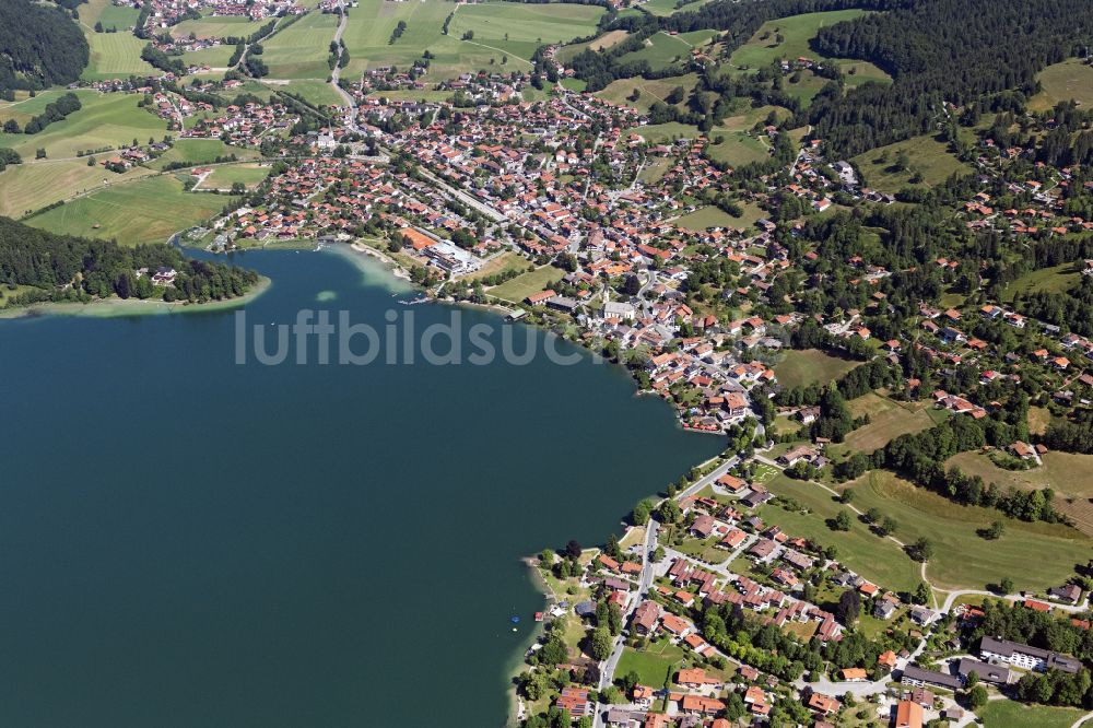 Schliersee von oben - Ortskern am Uferbereich des Schliersees in Schliersee im Bundesland Bayern, Deutschland