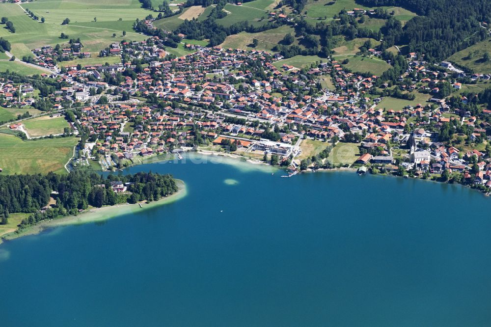 Schliersee aus der Vogelperspektive: Ortskern am Uferbereich des Schliersees in Schliersee im Bundesland Bayern, Deutschland