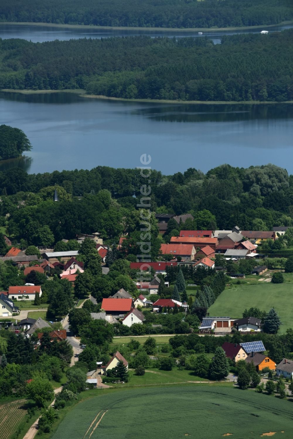 Schwarz aus der Vogelperspektive: Ortskern am Uferbereich des Schwarzer See in Schwarz im Bundesland Mecklenburg-Vorpommern