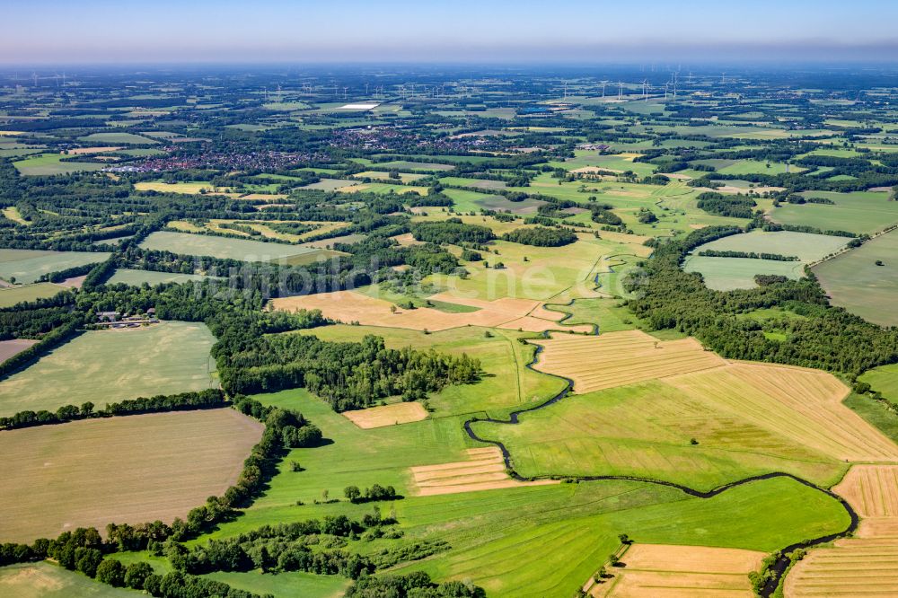 Luftbild Fredenbeck - Ortskern am Uferbereich der Schwinge - Flußverlaufes in Fredenbeck im Bundesland Niedersachsen, Deutschland