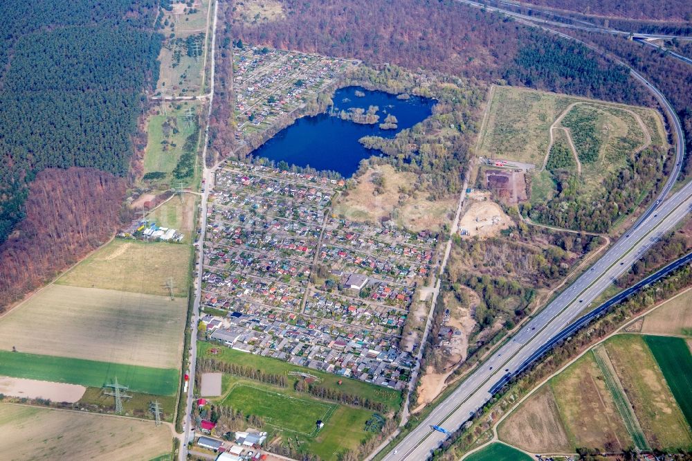 Viernheim aus der Vogelperspektive: Ortskern am Uferbereich des See Oberlücke in Viernheim im Bundesland Hessen, Deutschland