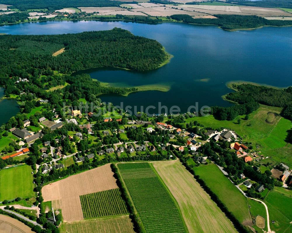 Luftaufnahme Seedorf - Ortskern am Uferbereich am Seedorfer Küchensee in Seedorf im Bundesland Schleswig-Holstein, Deutschland