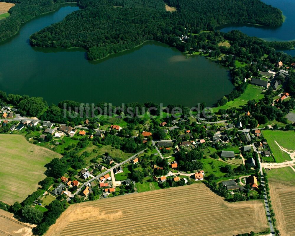 Seedorf von oben - Ortskern am Uferbereich am Seedorfer Küchensee in Seedorf im Bundesland Schleswig-Holstein, Deutschland