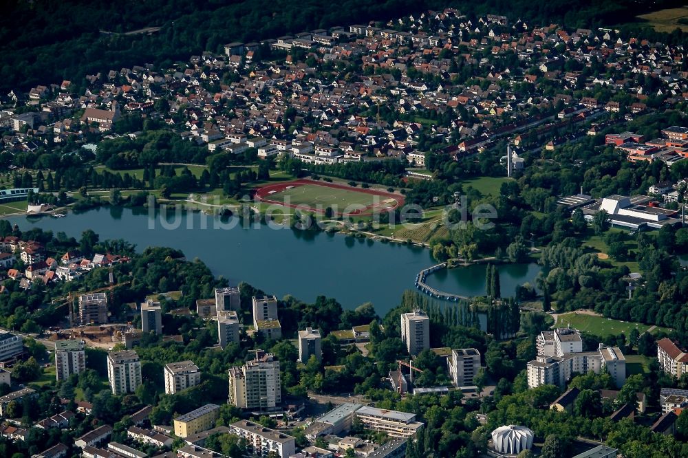 Freiburg im Breisgau von oben - Ortskern am Uferbereich des Seepark in Freiburg im Breisgau im Bundesland Baden-Württemberg, Deutschland