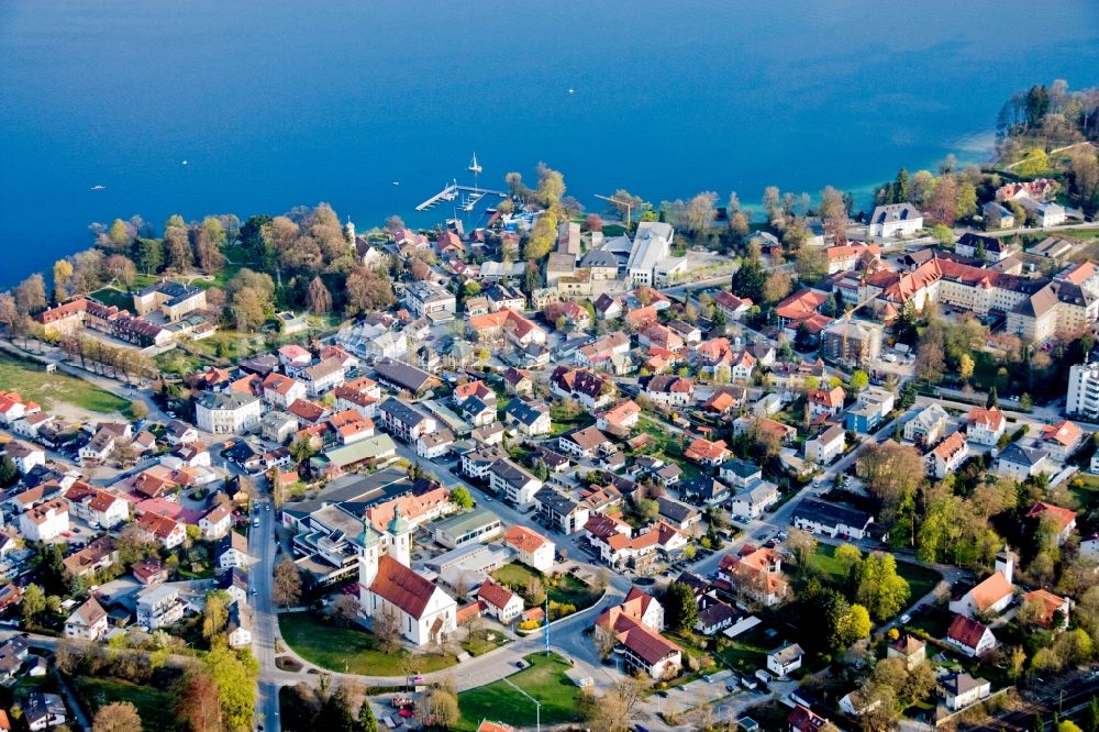 Tutzing von oben - Ortskern am Uferbereich des Starnberger See in Tutzing im Bundesland Bayern, Deutschland