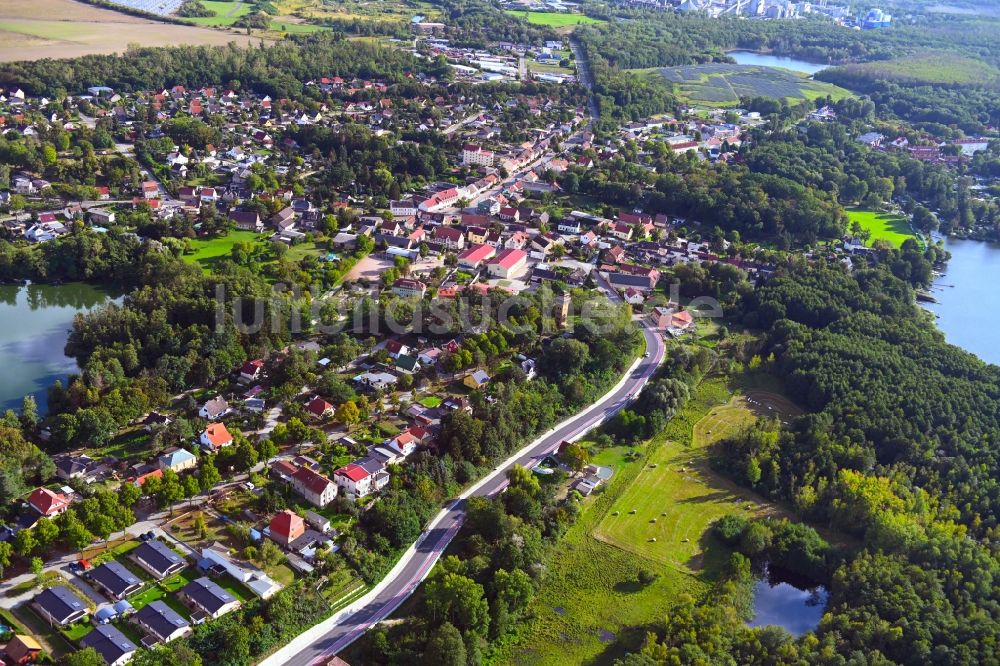 Hennickendorf aus der Vogelperspektive: Ortskern am Uferbereich des Stienitzsee in Hennickendorf im Bundesland Brandenburg, Deutschland