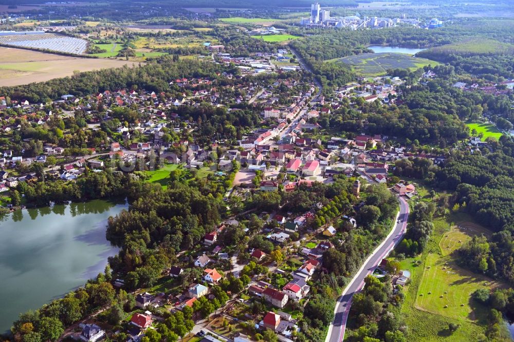 Hennickendorf von oben - Ortskern am Uferbereich des Stienitzsee in Hennickendorf im Bundesland Brandenburg, Deutschland