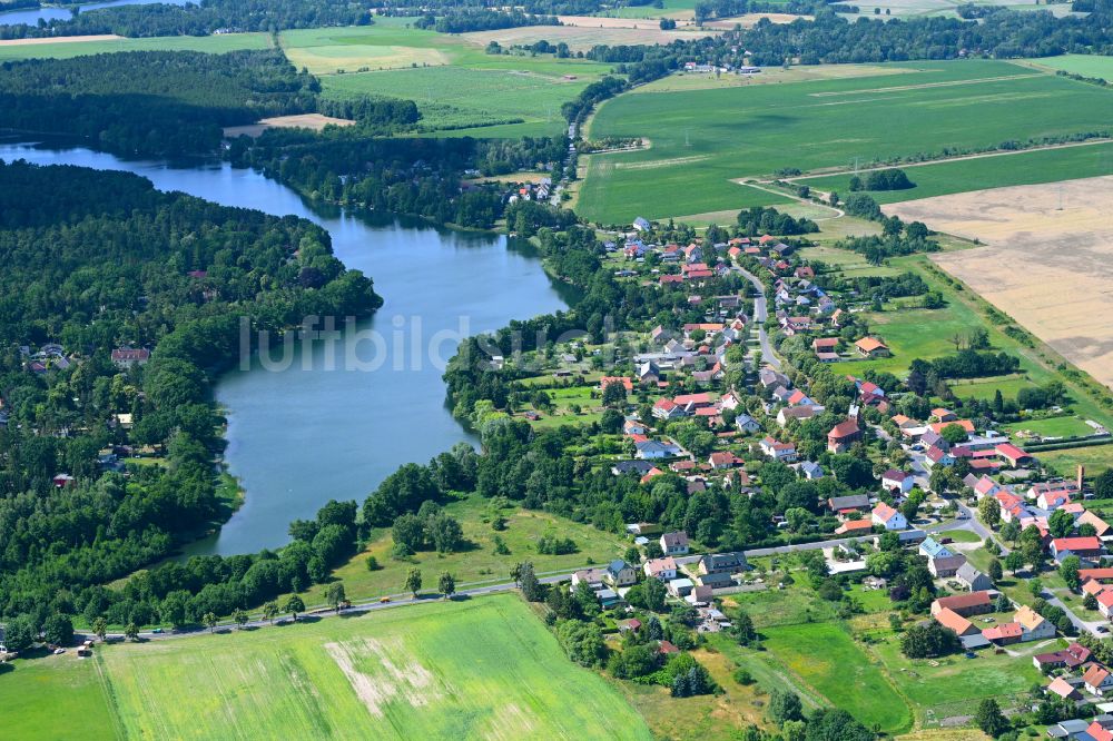 Stolzenhagen von oben - Ortskern am Uferbereich Stolzenhager See in Stolzenhagen im Bundesland Brandenburg, Deutschland