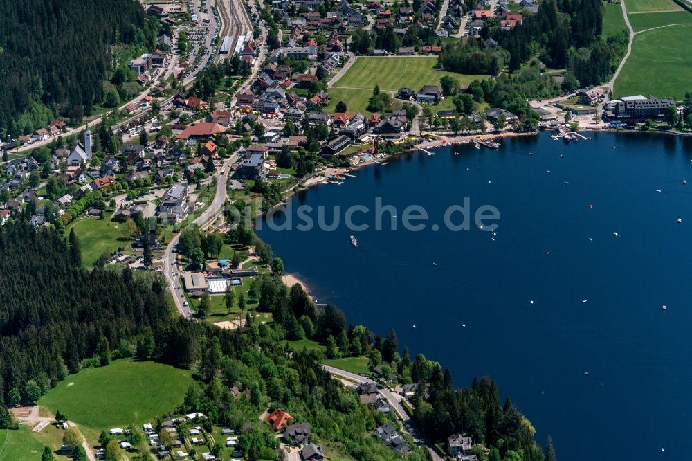 Titisee-Neustadt aus der Vogelperspektive: Ortskern am Uferbereich des Titisee in Titisee-Neustadt im Bundesland Baden-Württemberg