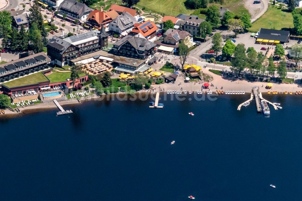 Titisee-Neustadt von oben - Ortskern am Uferbereich des Titisee in Titisee-Neustadt im Bundesland Baden-Württemberg