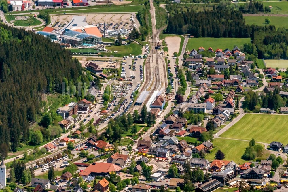 Luftbild Titisee-Neustadt - Ortskern am Uferbereich des Titisee in Titisee-Neustadt im Bundesland Baden-Württemberg