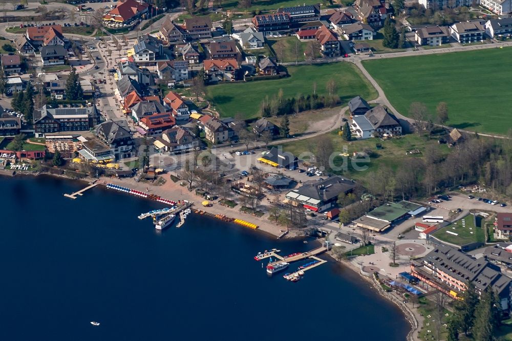 Titisee-Neustadt aus der Vogelperspektive: Ortskern am Uferbereich des Titisse in Titisee-Neustadt im Bundesland Baden-Württemberg, Deutschland