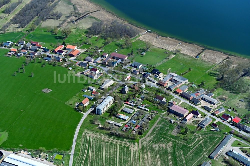 Luftbild Zollchow - Ortskern am Uferbereich des Unteruckersee in Zollchow im Bundesland Brandenburg, Deutschland