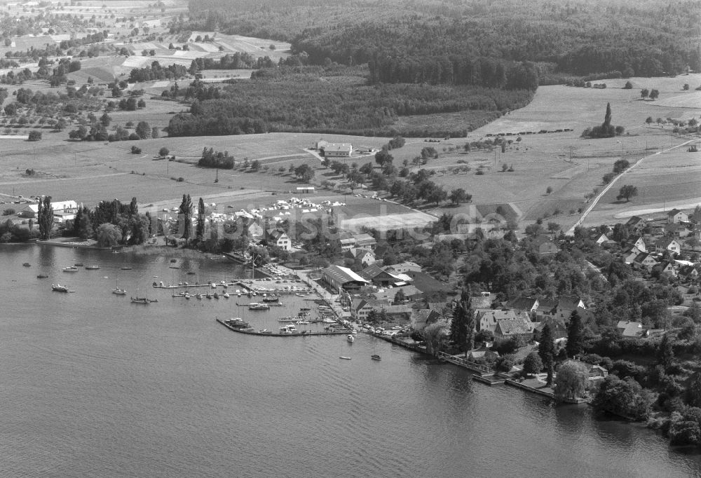 Wallhausen von oben - Ortskern am Uferbereich in Wallhausen im Bundesland Baden-Württemberg, Deutschland