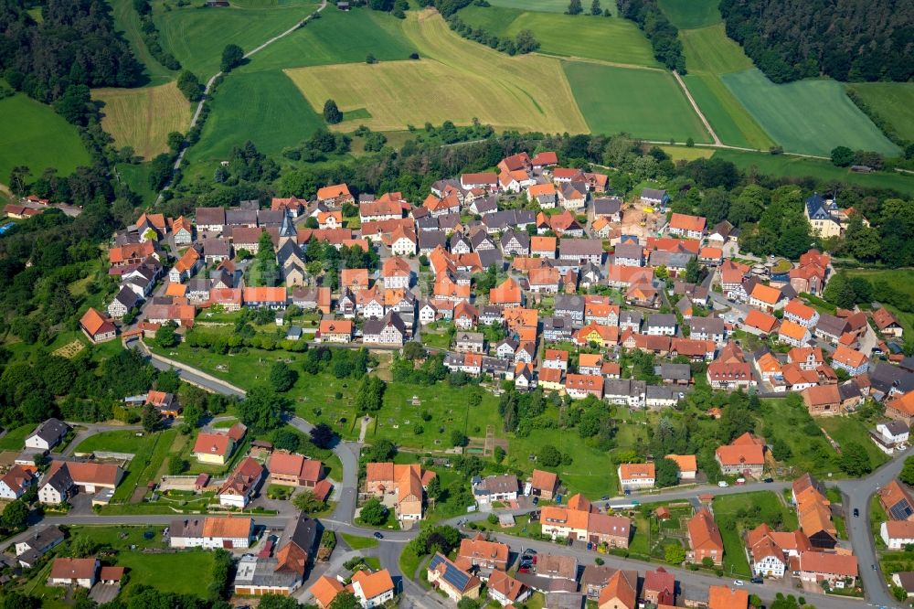 Luftaufnahme Landau - Ortskern am Uferbereich des Watter - Flußverlaufes in Landau im Bundesland Hessen, Deutschland